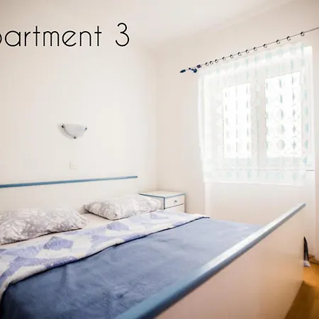 In With Balcony, Air Conditioning, W-lan, Washing Machine לופאר