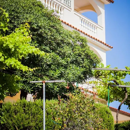 In With Balcony, Air Conditioning, W-lan, Washing Machine Apartmán Lopar