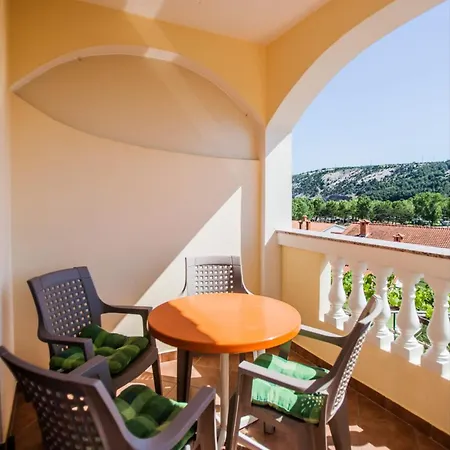 In With Balcony, Air Conditioning, W-lan, Washing Machine Lopar