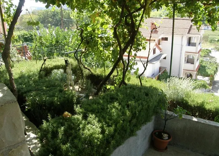 In With Balcony, Air Conditioning, W-lan, Washing Machine Lopar