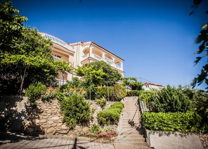 In With Balcony, Air Conditioning, W-lan, Washing Machine * Lopar