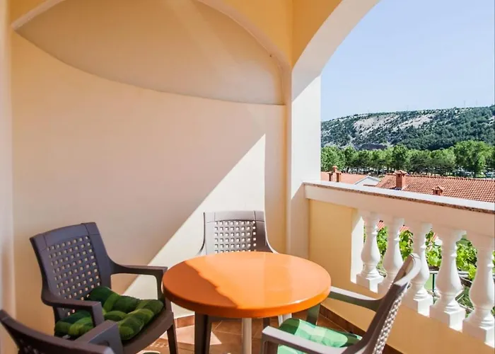 In With Balcony, Air Conditioning, W-lan, Washing Machine Lopar